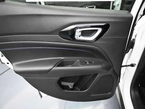 New 2026 Jeep Compass Latitude image 22