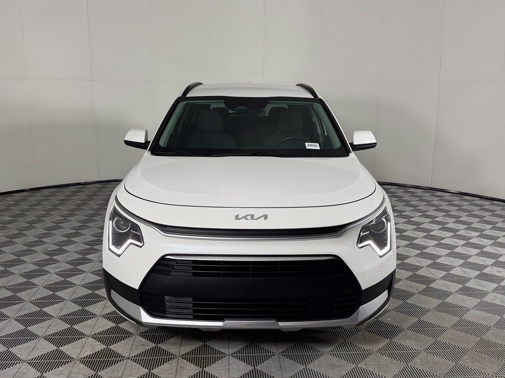 Used 2025 Kia Niro LX FWD image 2