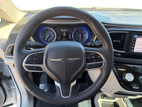 Used 2023 Chrysler Voyager LX image 17