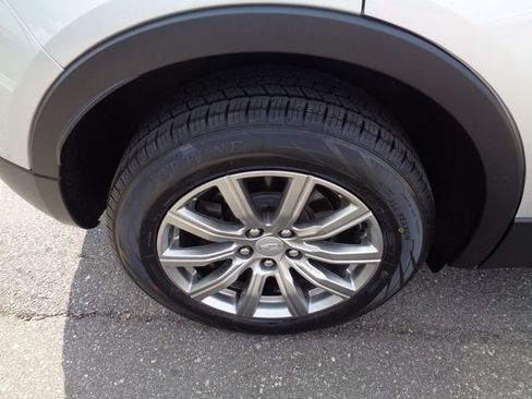 Used 2021 Cadillac XT4 Luxury w/ Cold Weather Package FWD image 5