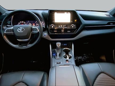 Used 2022 Toyota Highlander XSE FWD image 28