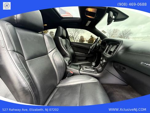 Used 2019 Dodge Charger SXT w/ Plus Group image 21