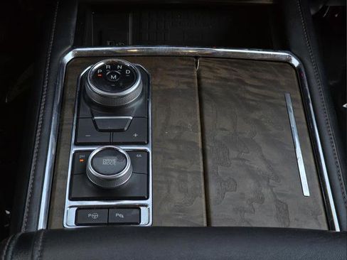 Used 2020 Ford Expedition Platinum AWD/4WD image 10