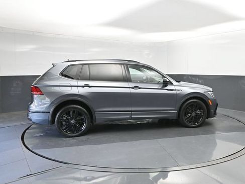 Used 2022 Volkswagen Tiguan SE R-Line FWD image 15