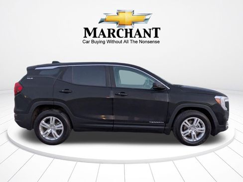 Used 2024 GMC Terrain SLE image 3