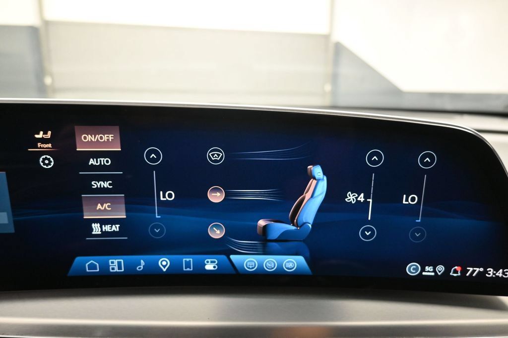Used 2024 Cadillac Lyriq Luxury RWD image 23