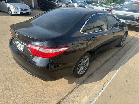 Used 2017 Toyota Camry LE image 8