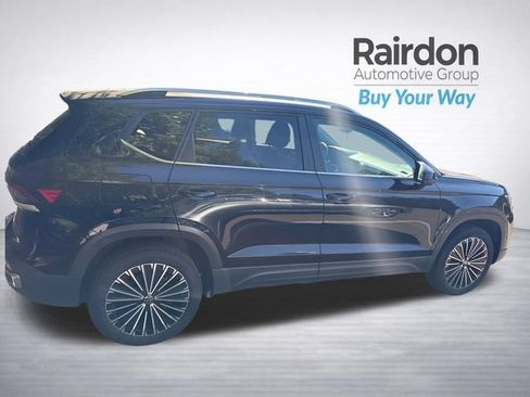 Used 2025 Volkswagen Taos SE FWD image 7