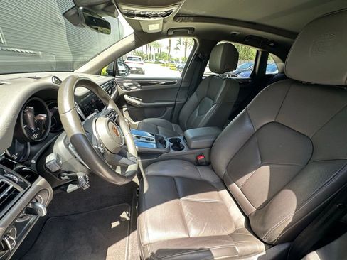 Certified 2023 Porsche Macan AWD/4WD image 5