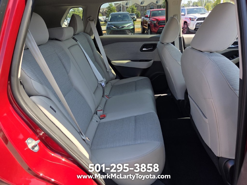 Used 2023 Nissan Rogue SV FWD image 14