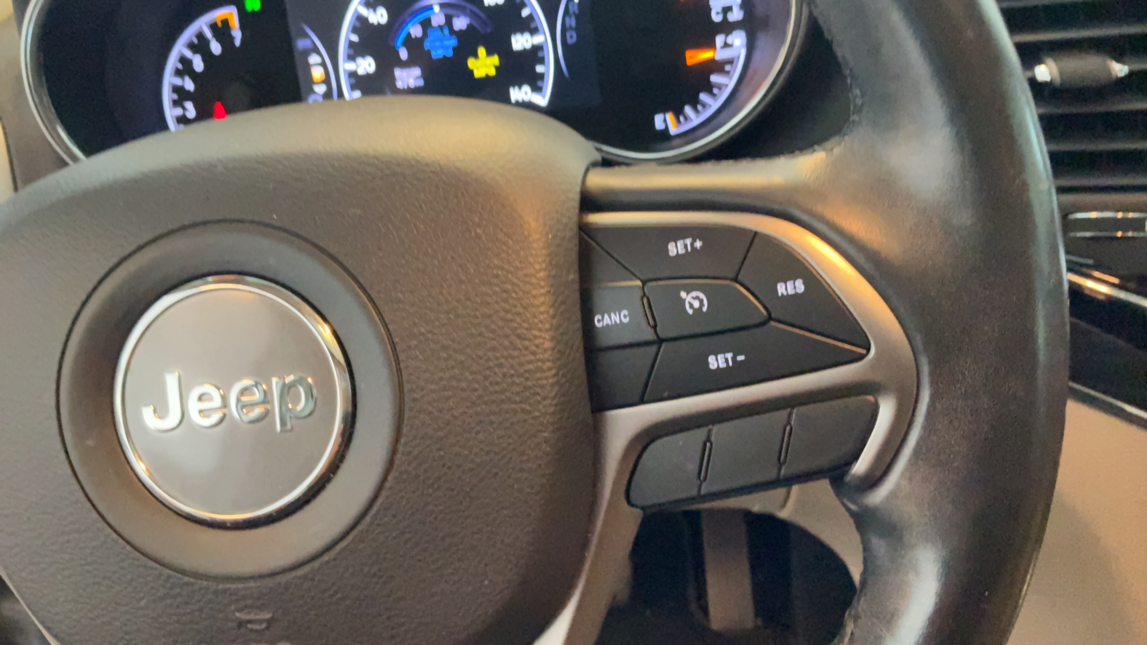 Used 2020 Jeep Grand Cherokee Limited RWD image 15
