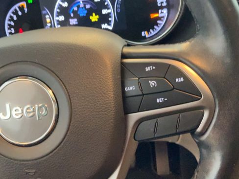 Used 2020 Jeep Grand Cherokee Limited RWD image 15