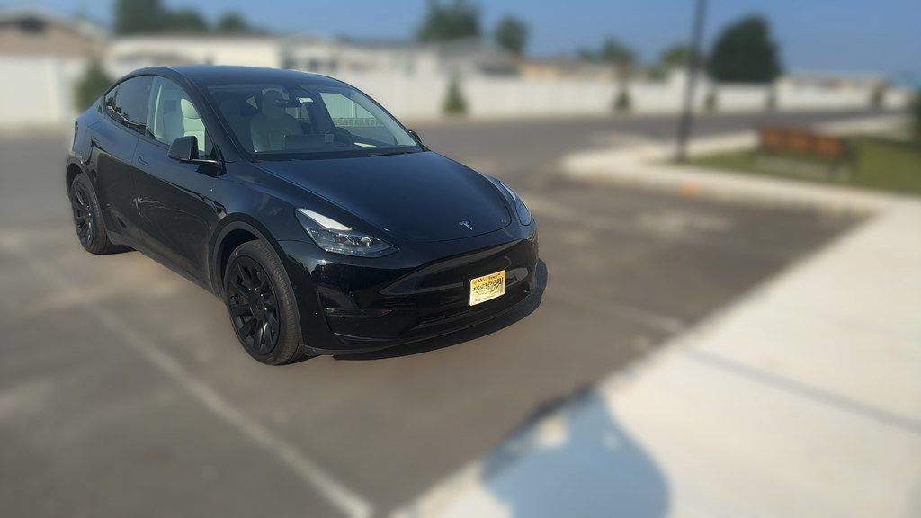Used 2022 Tesla Model Y Long Range AWD/4WD image 6