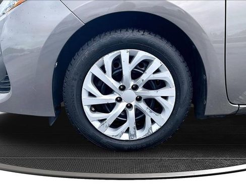 Used 2017 Toyota Corolla LE FWD image 32