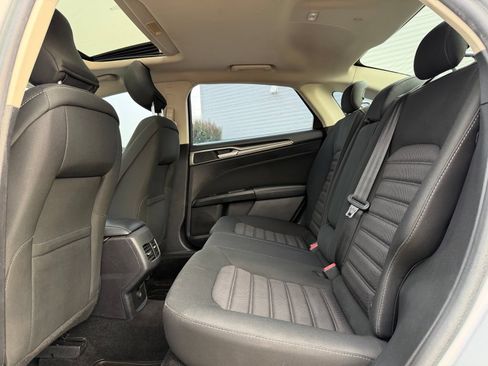 Used 2018 Ford Fusion SE FWD image 16