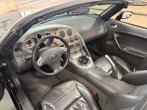 Used 2006 Pontiac Solstice Convertible w/ Premium Package image 27