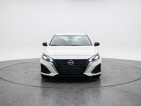 Used 2025 Nissan Altima 2.5 SV image 2