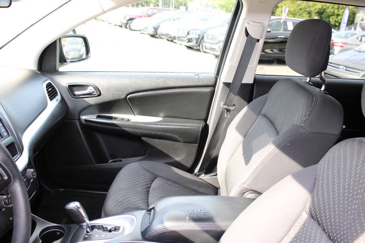 Used 2012 Dodge Journey SXT w/ Popular Equipment Group FWD image 14