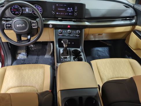 Used 2024 Kia Carnival LX FWD image 16