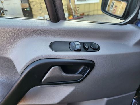 Used 2016 Mercedes-Benz Sprinter 2500 image 30