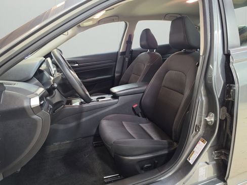 Used 2025 Nissan Altima 2.5 SV FWD image 11