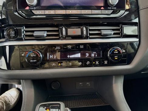 New 2025 Nissan Pathfinder SV image 18