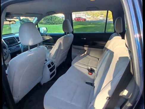 Used 2016 Honda Pilot LX image 10