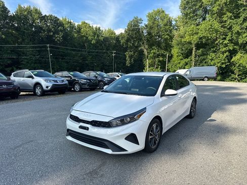 Used 2024 Kia Forte LXS FWD image 3