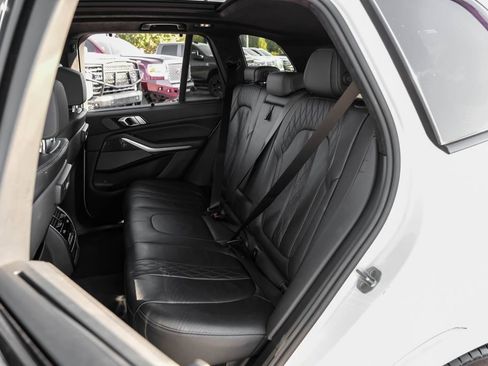 Used 2021 BMW X5 M50i image 51