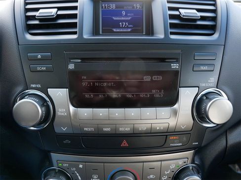 Used 2012 Toyota Highlander SE w/ Tow Pkg image 22