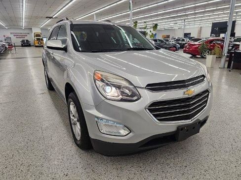 Used 2017 Chevrolet Equinox LT w/ Convenience Package image 3