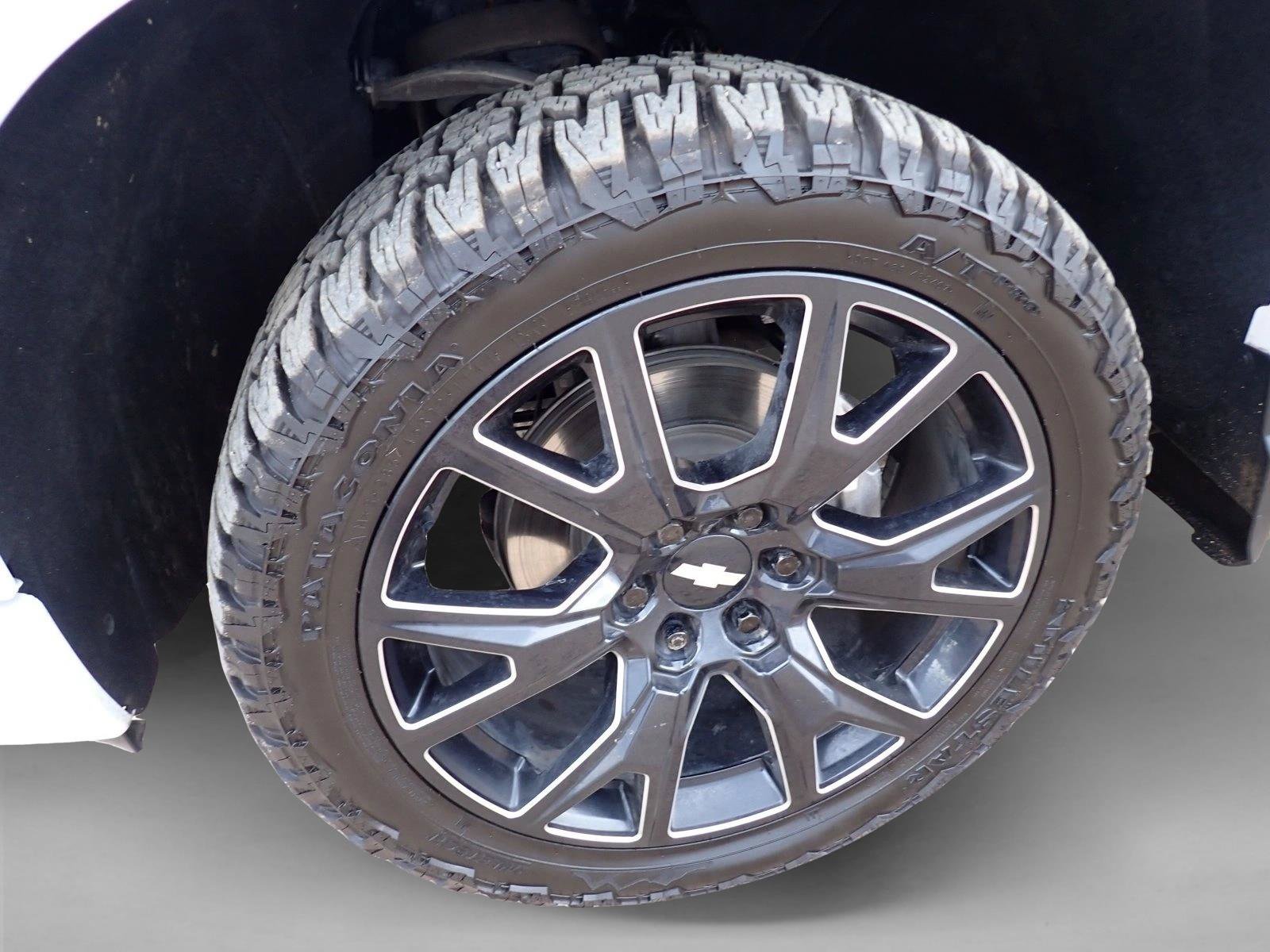 Used 2023 Chevrolet Silverado 1500 High Country w/ High Country Premium Package AWD/4WD image 6