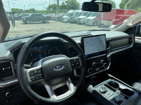 Used 2022 Ford Expedition XLT AWD/4WD image 23