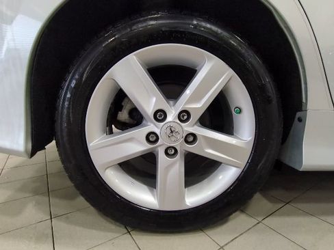 Used 2014 Toyota Camry SE w/ Leather Package image 18