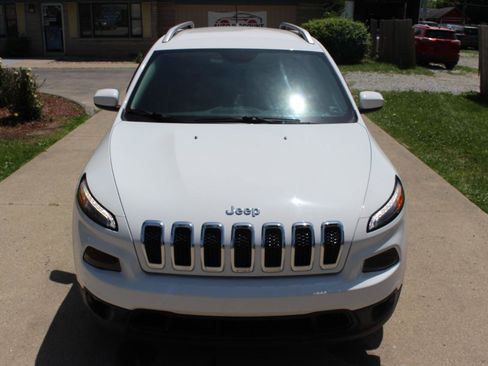 Used 2017 Jeep Cherokee Latitude w/ Cold Weather Group AWD/4WD image 4