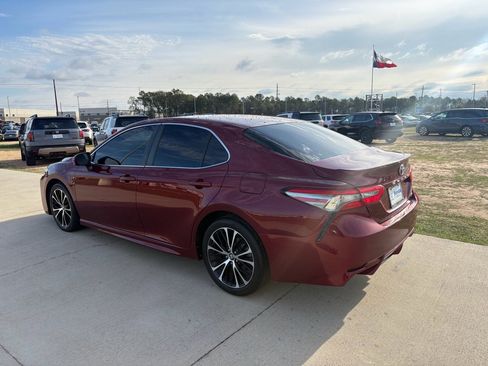 Used 2018 Toyota Camry SE image 6