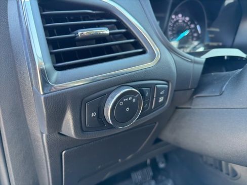 Used 2022 Ford Edge Titanium image 18