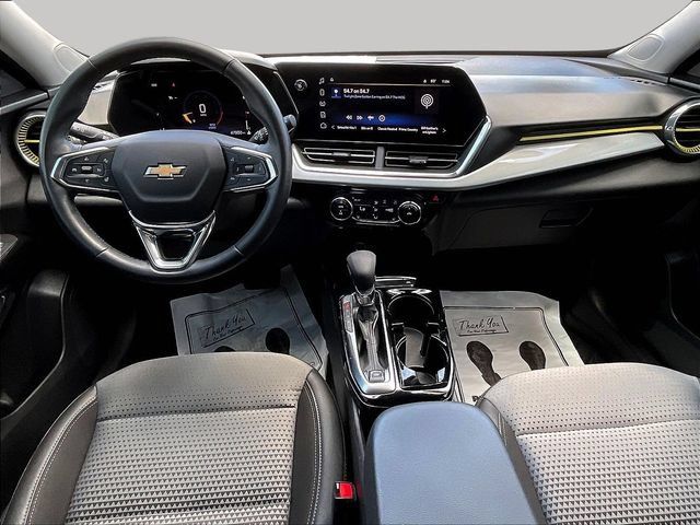 Used 2025 Chevrolet Trax LT w/ LT Convenience Package FWD image 9