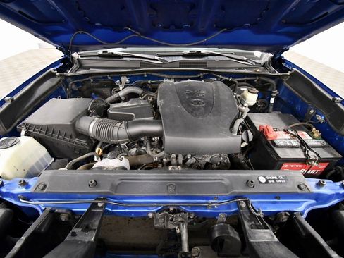 Used 2017 Toyota Tacoma SR5 image 12