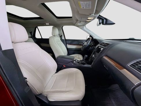 Used 2018 Ford Explorer Platinum image 32