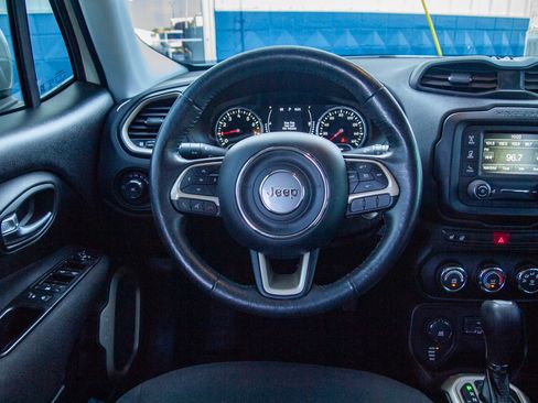 Used 2017 Jeep Renegade Latitude w/ Cold Weather Group AWD/4WD image 21