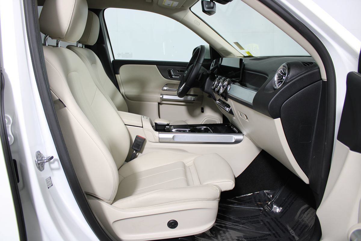 Used 2023 Mercedes-Benz GLB 250 image 25