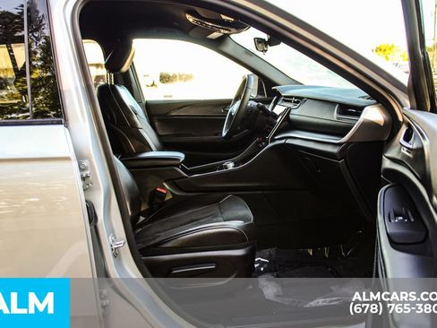 Used 2025 Jeep Grand Cherokee Altitude AWD/4WD image 20