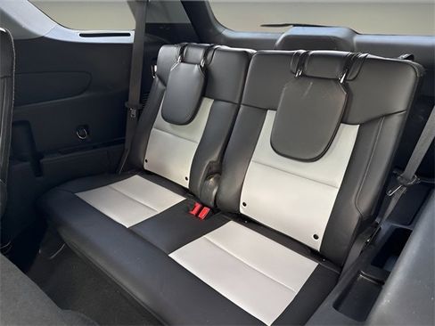 Used 2022 Ford Explorer XLT w/ Equipment Group 202A image 19