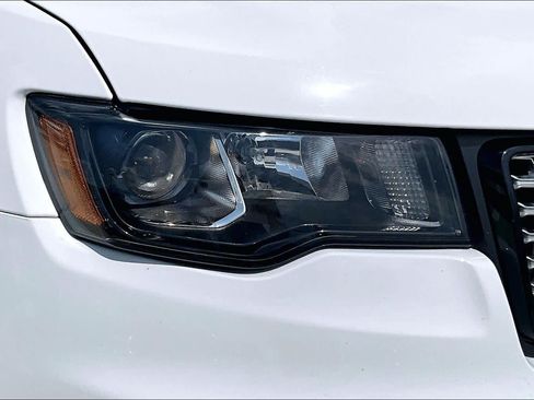 Used 2019 Jeep Grand Cherokee Altitude RWD image 26