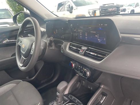 Used 2025 Chevrolet TrailBlazer LT FWD image 29