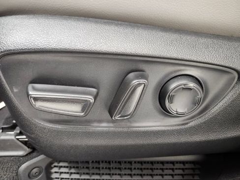 Used 2026 Toyota Sienna XLE FWD image 14