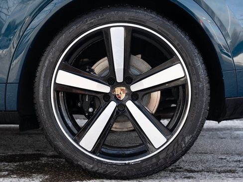 Used 2025 Porsche Cayenne S image 13