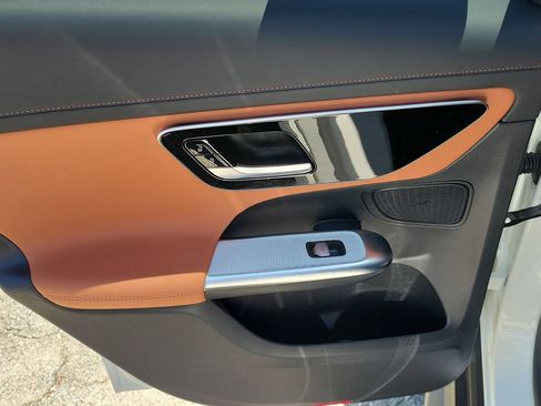 Used 2024 Mercedes-Benz GLC 300 image 9