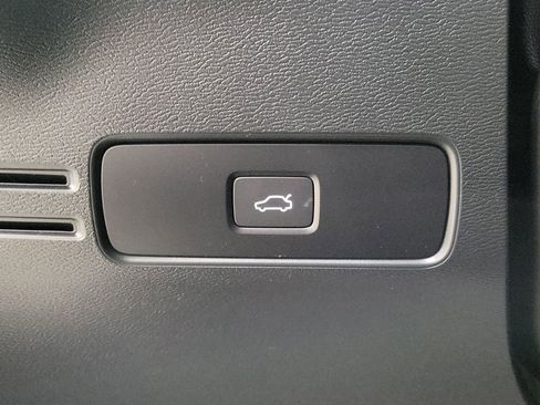 Certified 2024 Volvo XC40 B5 Core image 32